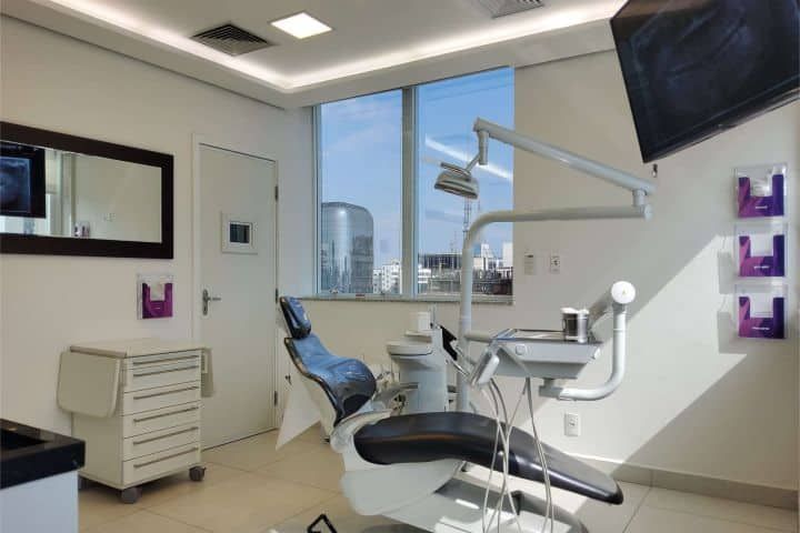 Internação no dentista: preciso me internar para fazer cirurgia de implante dentário? cirurgia de implante dentário