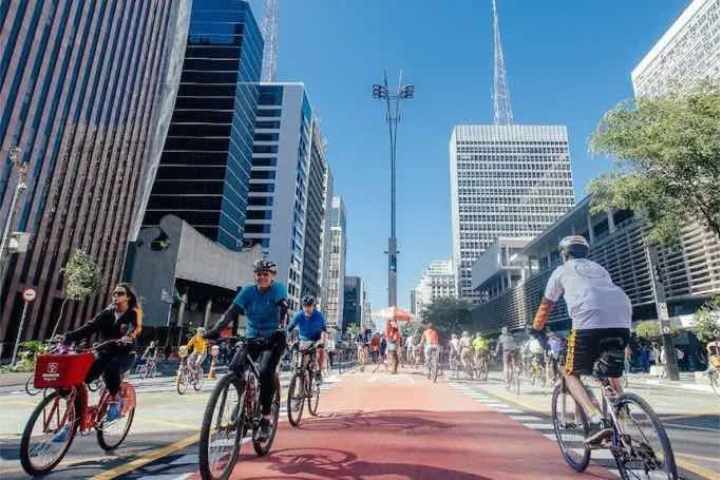 Clínica odontológica ImplArt é especialista em implantes dentarios. Localizada na região da Avenida Paulista. 